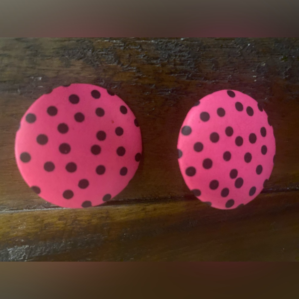 1980s style costume hot pink black polka dot pierced earrings